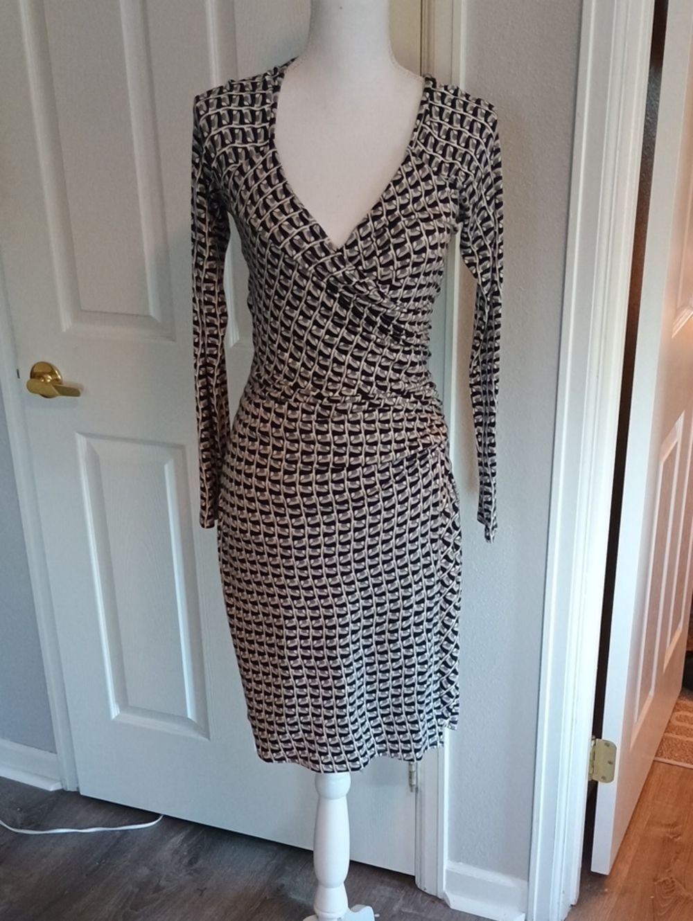 Weston Wear Black and White Geometric Wrap-Style Long Sleeve Dress